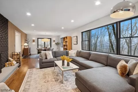 87 Skyline Dr, Morristown, NJ 07960