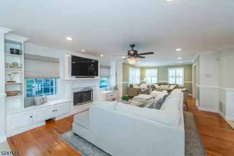 Living - 10 Fox Hill Dr, Wayne, NJ 07470 photo 2 of 8