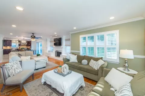 Living - 10 Fox Hill Dr, Wayne, NJ 07470 photo 4 of 8