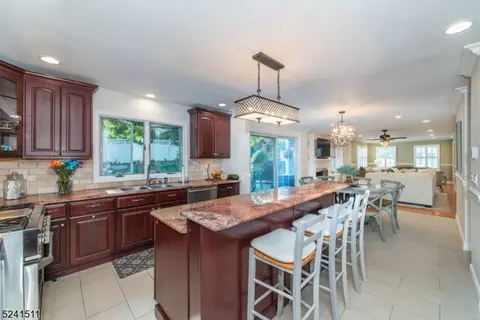 Kitchen - 10 Fox Hill Dr, Wayne, NJ 07470 photo 4 of 5