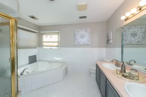 Bath - 10 Fox Hill Dr, Wayne, NJ 07470 photo 2 of 4