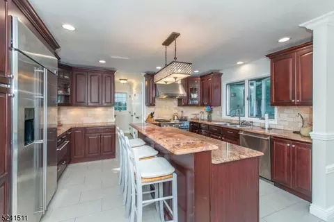 Kitchen - 10 Fox Hill Dr, Wayne, NJ 07470 photo 3 of 5