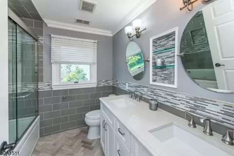 Bath - 10 Fox Hill Dr, Wayne, NJ 07470 photo 4 of 4