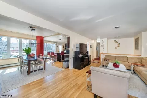 230 Homestead Rd, Paramus, NJ 07652 photo 9
