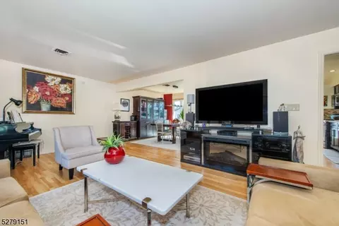 230 Homestead Rd, Paramus, NJ 07652 photo 11