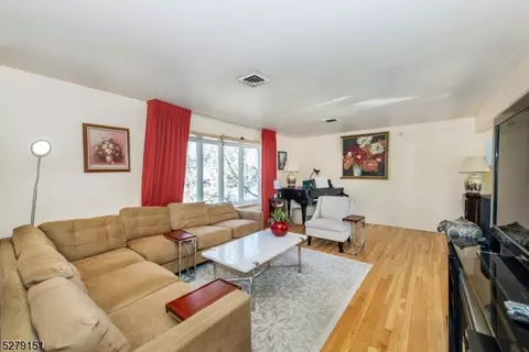 230 Homestead Rd, Paramus, NJ 07652 photo 12