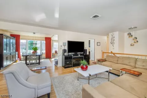 230 Homestead Rd, Paramus, NJ 07652 photo 10