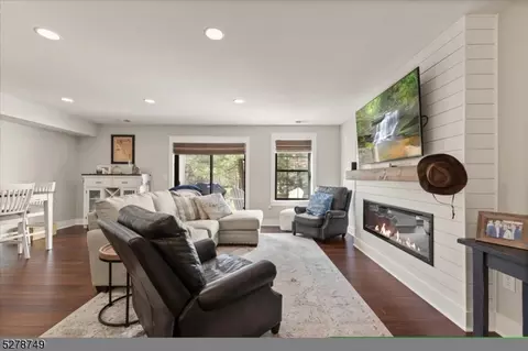 8 Kelly Ct, Lebanon, NJ 08833