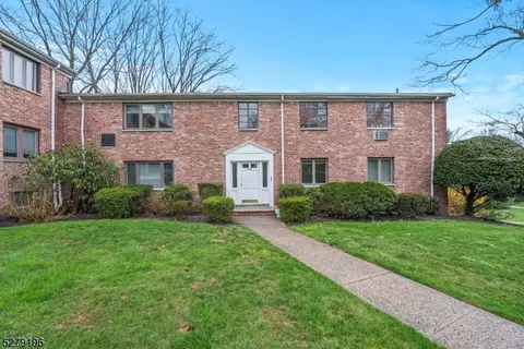 86 Troy Dr #B, Springfield, NJ 07081