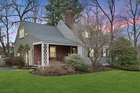 6 Tanglewood Ln, Mountainside, NJ 07092
