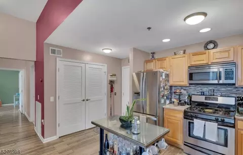 19 Market St #401, Paterson, NJ 07501