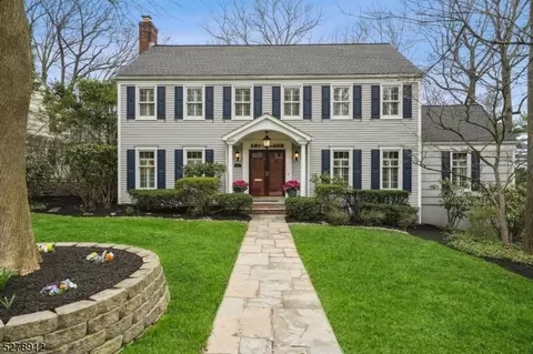 75 Tanglewood Dr, Summit, NJ 07901