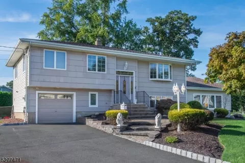 26 Birchtree Dr, Fairfield, NJ 07004