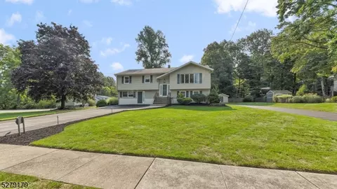 1 Post Ct, Butler, NJ 07405