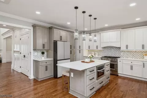 71 S Hill Rd, Woodbridge Twp, NJ 07067