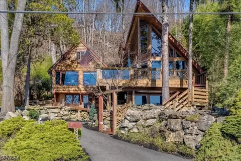 263 W Shore Trl, Sparta, NJ 07871