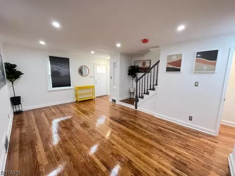 18 Mapes Ave, Newark, NJ 07112