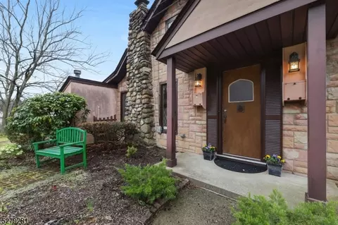 30 Upper Rainbow Trl, Denville, NJ 07834