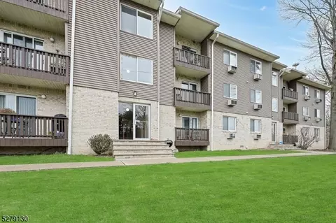 114 Federal Hill Rd #114, Pompton Lakes, NJ 07442