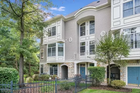 103 Regal Blvd, Livingston, NJ 07039