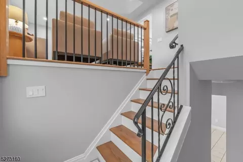 Entry Way - 706 S Springfield Ave, Springfield, NJ 07081 photo 1 of 3