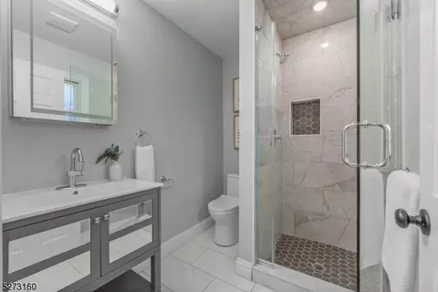Bath - 706 S Springfield Ave, Springfield, NJ 07081 photo 3 of 4