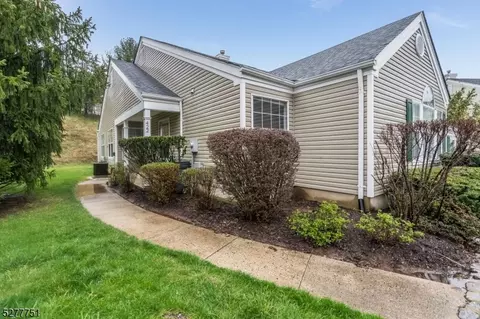422 Cardinal Ln #422, Bedminster, NJ 07921