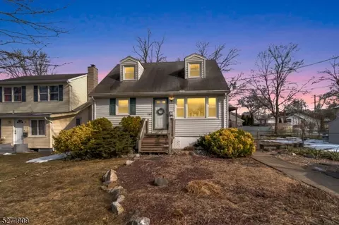 16 Sioux Ave, Parsippany-troy Hills Twp, NJ 07034