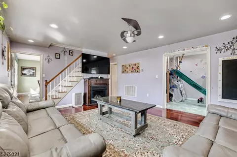 41 Vale Pl, Woodbridge Twp, NJ 07077 photo 8