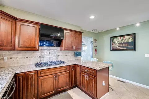 41 Vale Pl, Woodbridge Twp, NJ 07077 photo 17
