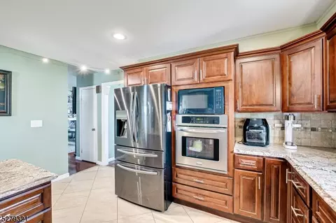41 Vale Pl, Woodbridge Twp, NJ 07077 photo 18