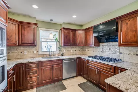 41 Vale Pl, Woodbridge Twp, NJ 07077 photo 14