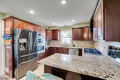 41 Vale Pl, Woodbridge Twp, NJ 07077 photo 15