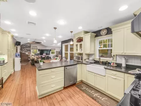 64 Lenox Rd, Wayne, NJ 07470 photo 13
