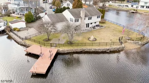 8 Brights Point Rd, Jefferson, NJ 07849