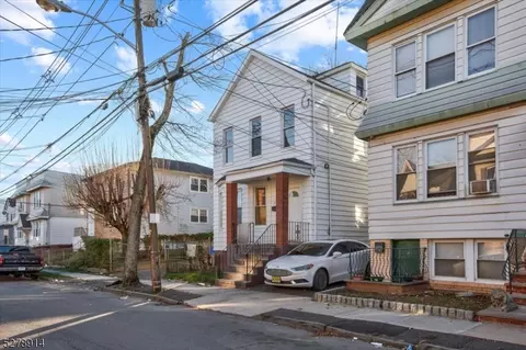 59-61 Smith St, Newark, NJ 07106