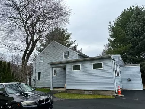 27 Flanders Rd, Netcong, NJ 07857