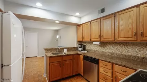 Kitchen - 7 Dorset Ln, Bedminster, NJ 07921 photo 2 of 2