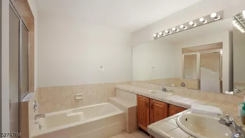 Bath - 7 Dorset Ln, Bedminster, NJ 07921 photo 1 of 2