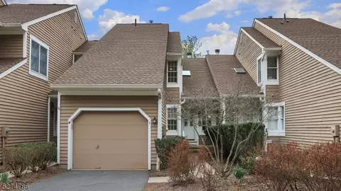 Exterior - 7 Dorset Ln, Bedminster, NJ 07921 photo 2 of 9