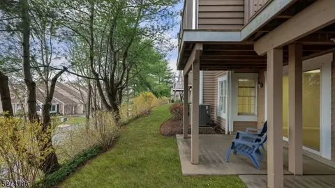 Exterior - 7 Dorset Ln, Bedminster, NJ 07921 photo 7 of 9