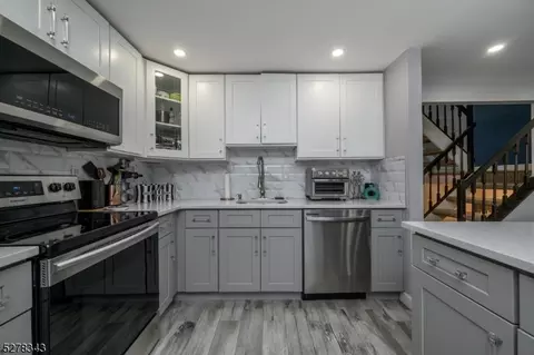 230 E 7th St # A, Plainfield, NJ 07060 photo 17