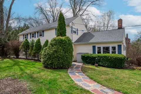 315 Essex St, Long Hill, NJ 07980
