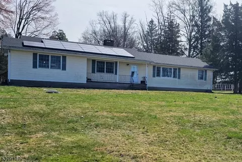 27 Hillview Ave, Franklin Park, NJ 08823