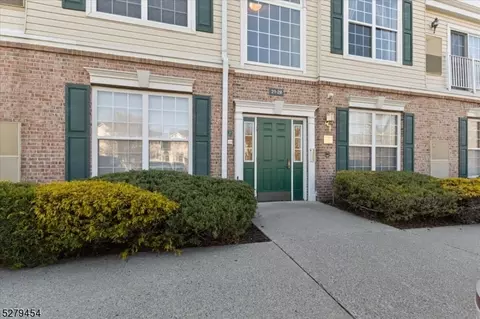22 Limerick Ln, Phillipsburg, NJ 08865