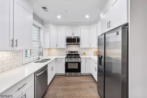 15 Riverbend Ct, New Providence, NJ 07974