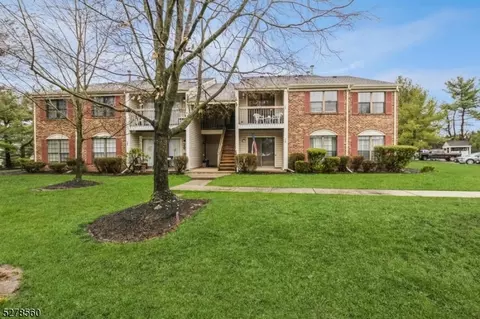 128 Crabapple Ln, Franklin Park, NJ 08823