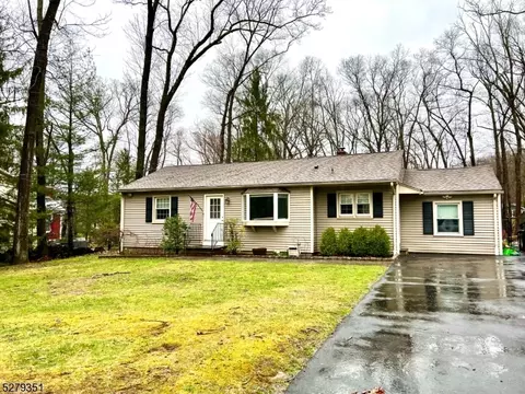 22 Old Farmers Rd, Washington Twp, NJ 07853