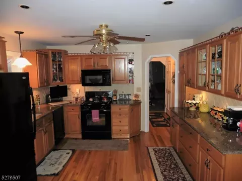 28 Pleasantview Dr, Wayne, NJ 07470 photo 4