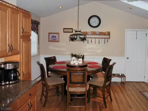 28 Pleasantview Dr, Wayne, NJ 07470 photo 5